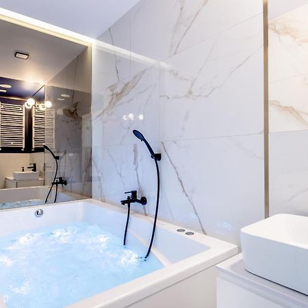 Super-Apartamenty Vip Jacuzzi III بوزنان المظهر الخارجي الصورة