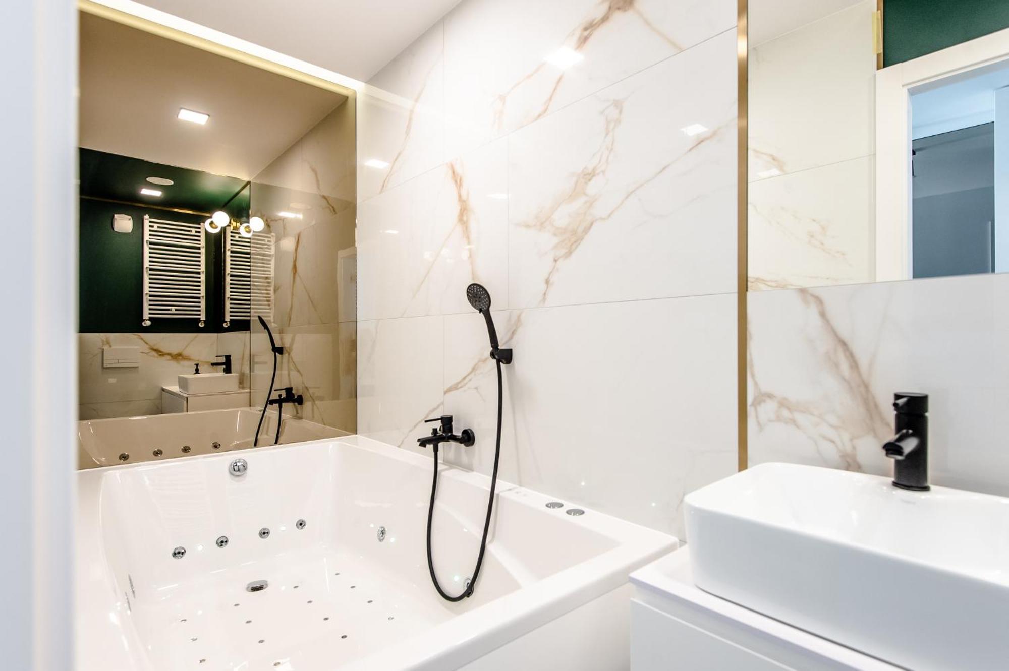 Super-Apartamenty Vip Jacuzzi III بوزنان المظهر الخارجي الصورة