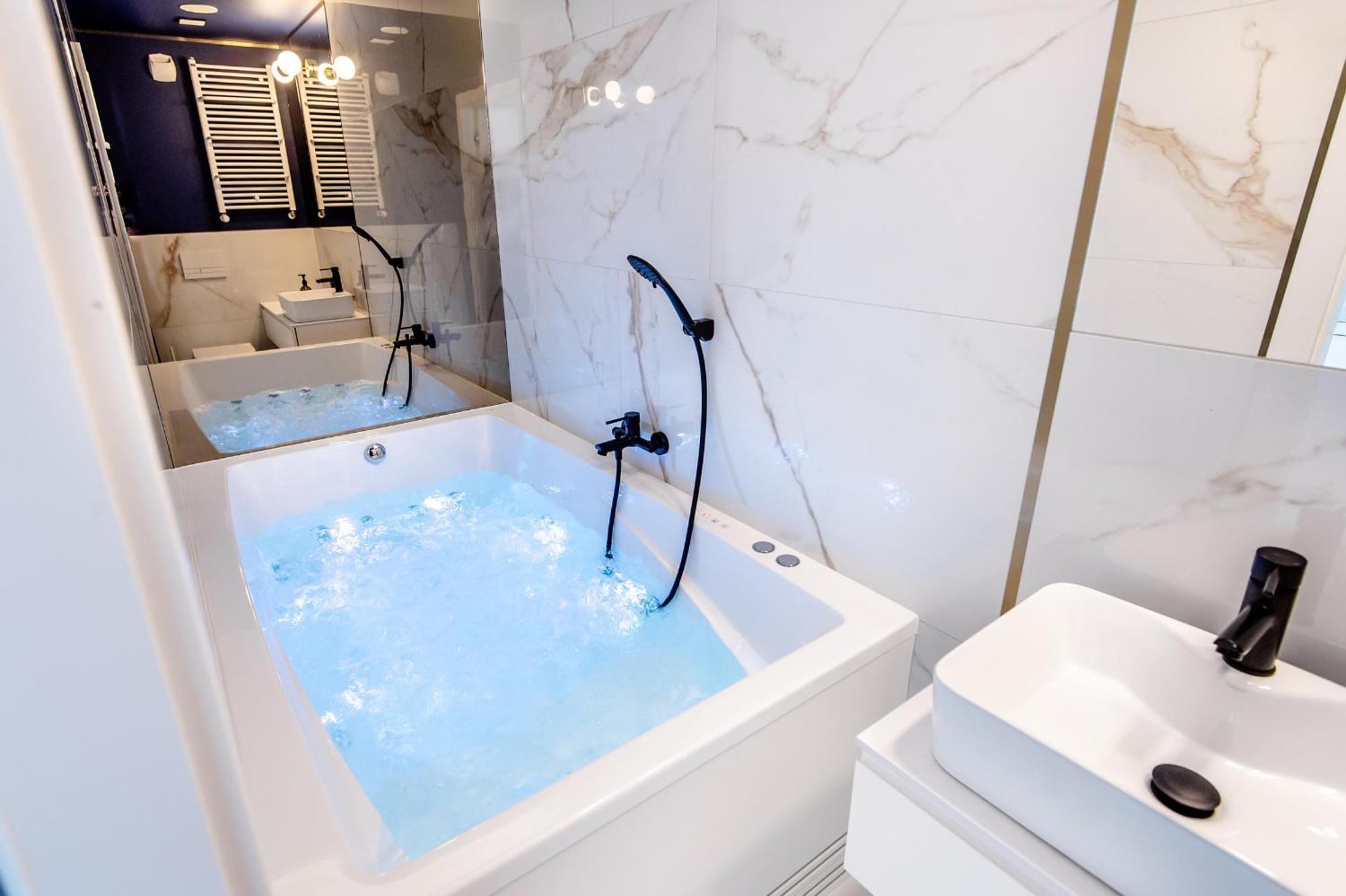 Super-Apartamenty Vip Jacuzzi III بوزنان المظهر الخارجي الصورة