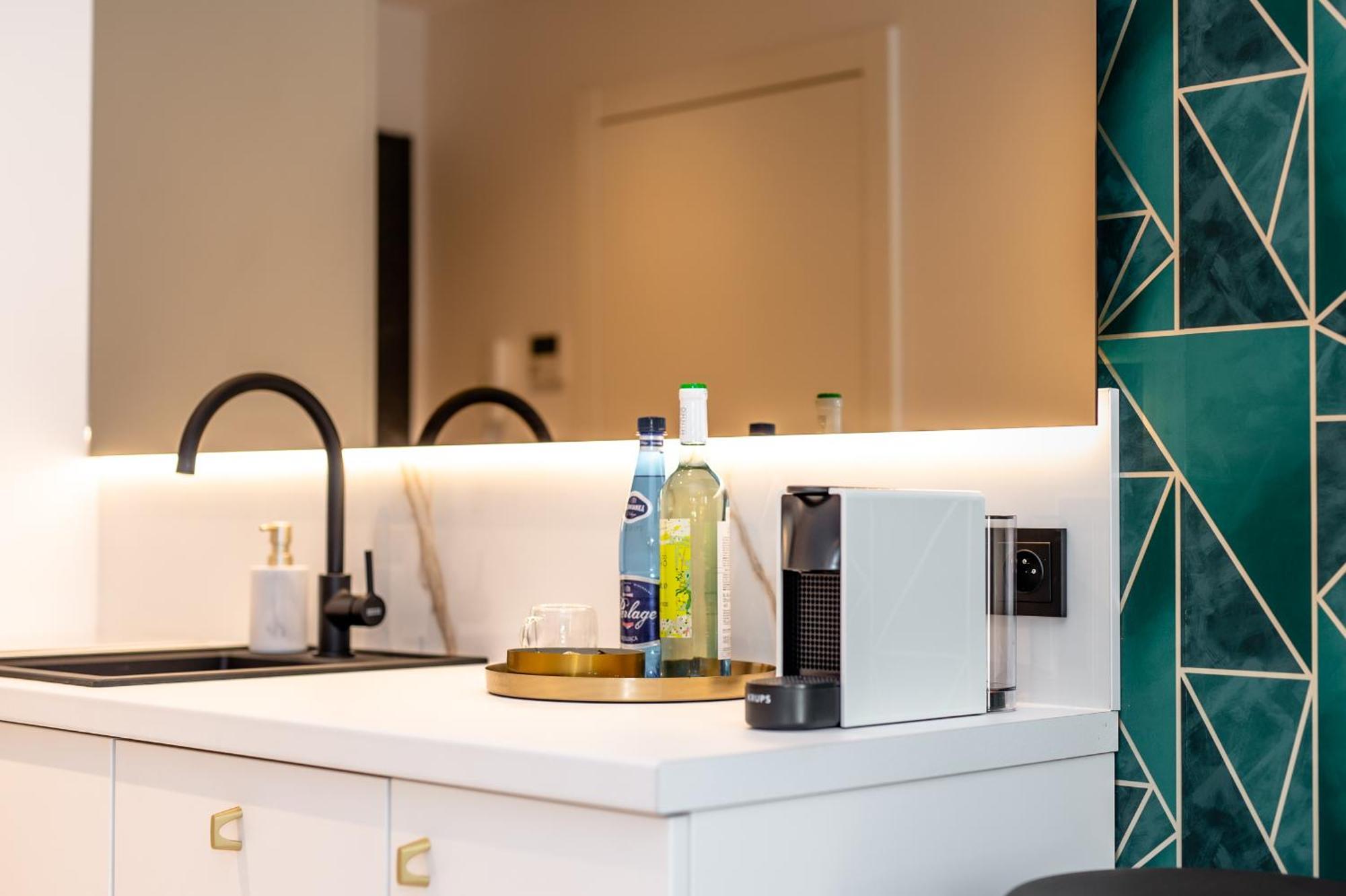 Super-Apartamenty Vip Jacuzzi III بوزنان المظهر الخارجي الصورة